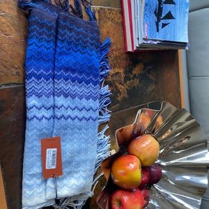 Mission scarf NWT